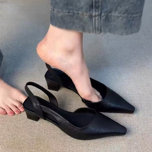 粗跟尖头后绊带一脚蹬包头凉鞋女