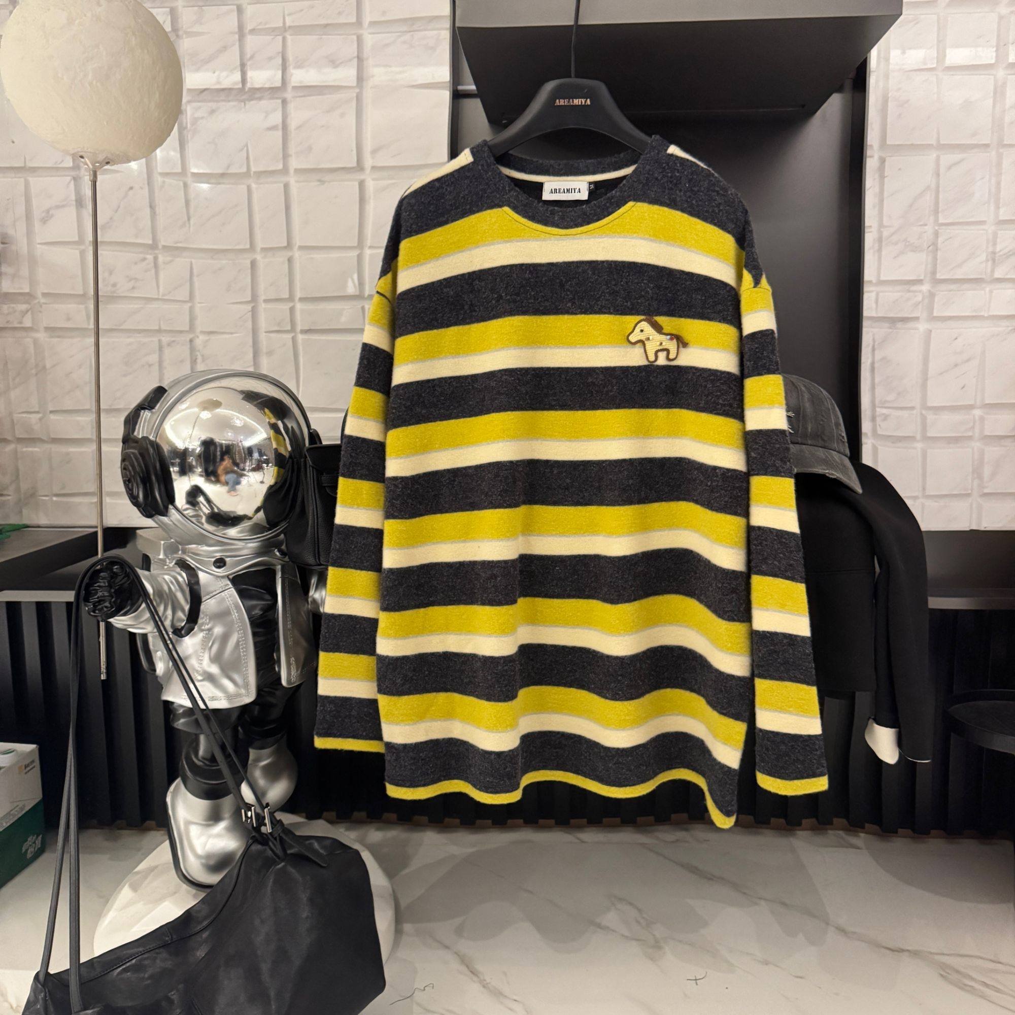 【黄条小马】女款秋冬新年小马图标绒感圆领长袖T恤CP646