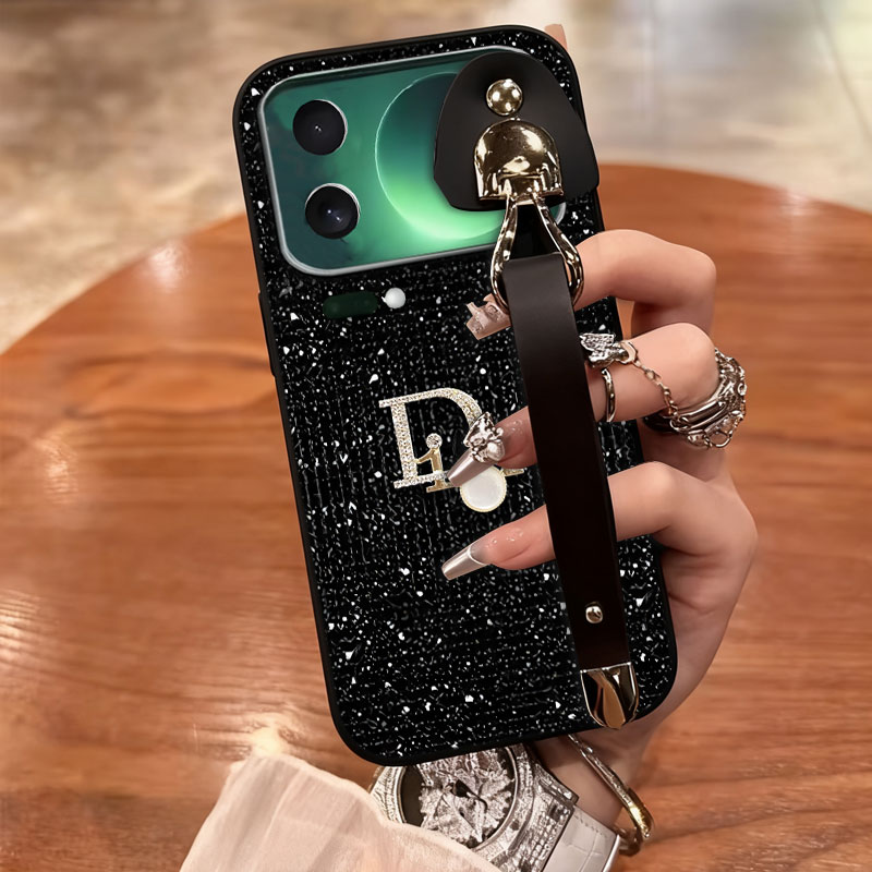 2026新款，磨砂光闪皮，带腕带更方便