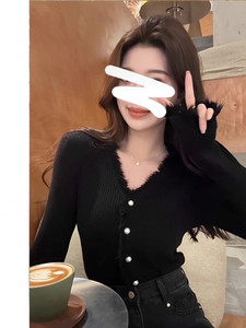早春黑色木耳边V领高级感打底衫女秋冬小众设计感内搭春季毛衣