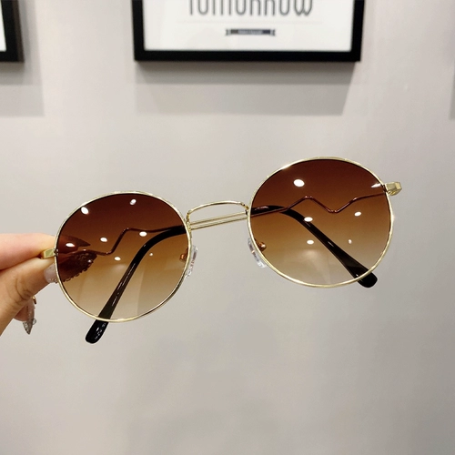 Модные солнцезащитные очки на солнечной энергии, защита от ультрафиолета, популярно в интернете, по фигуре