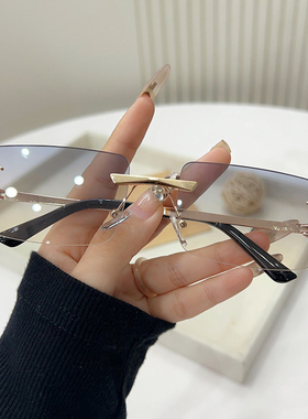 墨镜2024新款潮女gm防紫外线强光显脸小太阳镜ins街拍网红款眼镜