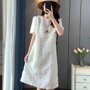 赫本风a字白色连衣裙2025新款今年流行爆款高级感遮肚子短裙子女