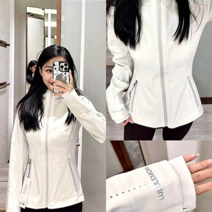 春秋季修身软壳冲锋衣2026大码女装外套登山服收腰运动外套瑜伽服