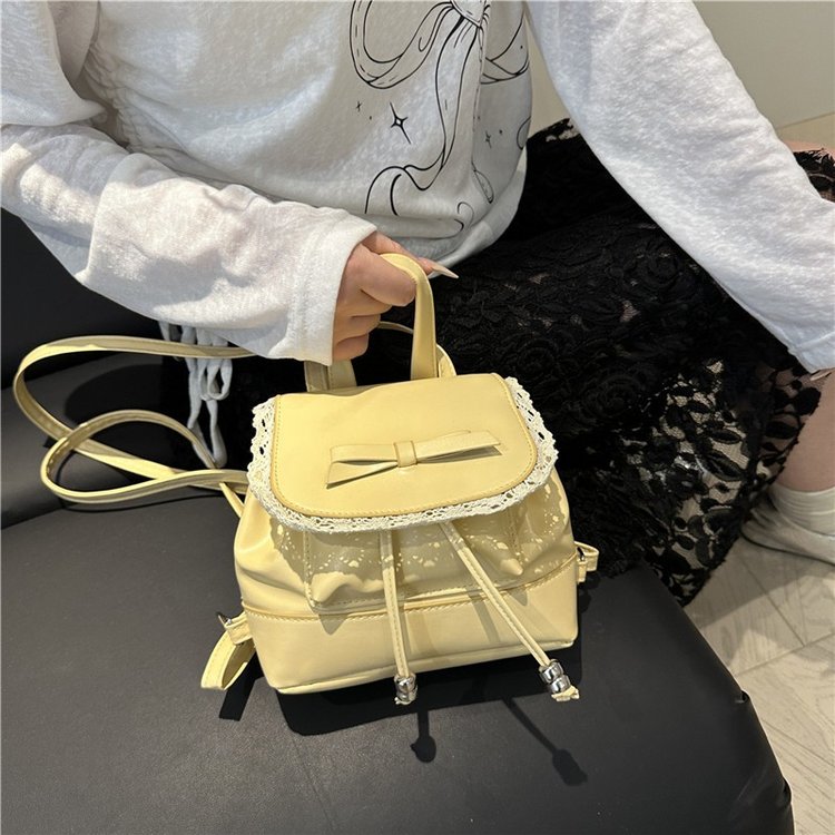 双肩包女时尚百搭高颜值2025新款甜美淑女水桶包小型轻便旅行背包