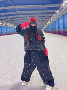 将军山滑雪服租赁，hellystudio绣花雪服套装，男女款，大码女