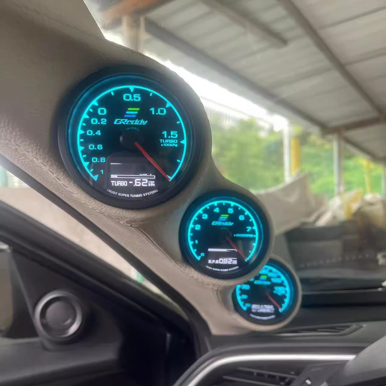 汽车改装三联表海豚倒模升级