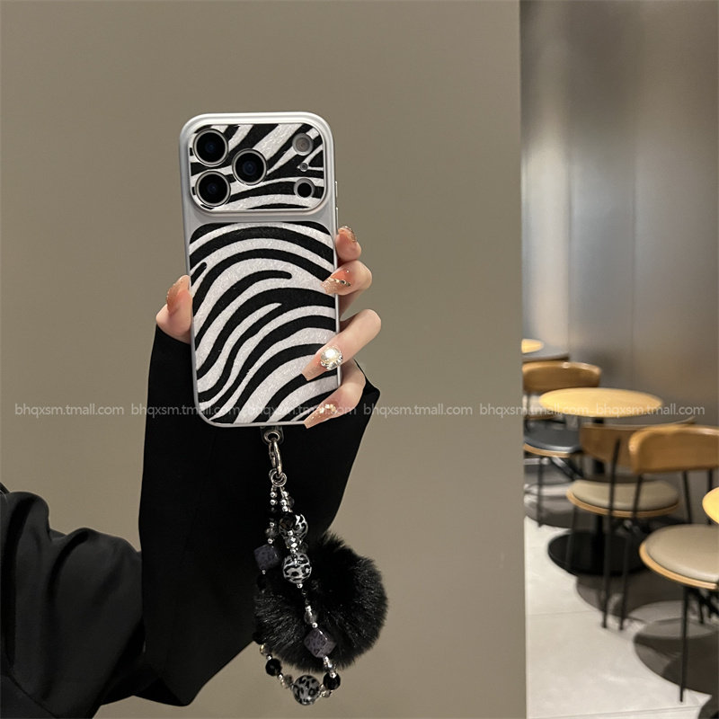 黑白毛绒斑马纹适用于苹果17promax手机壳iPhone16promax高级感14promax秋冬款15pro轻奢iPhone17pro全包外壳