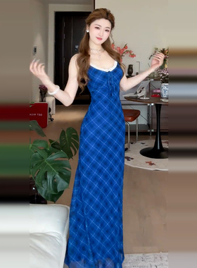 夏天巨好看的漂亮掐腰裙子女2026新款海边度假蓝色吊带连衣裙长裙