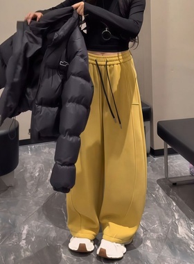 黄色加绒运动卫裤女春秋季香蕉弯刀裤胖mm高腰垂坠感直筒阔腿裤子