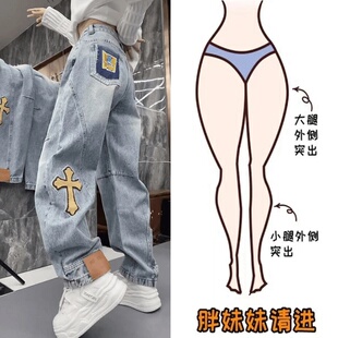 浅蓝色刺绣牛仔裤女2026潮牌小众设计感裁剪贴标口袋倒装弯刀裤子