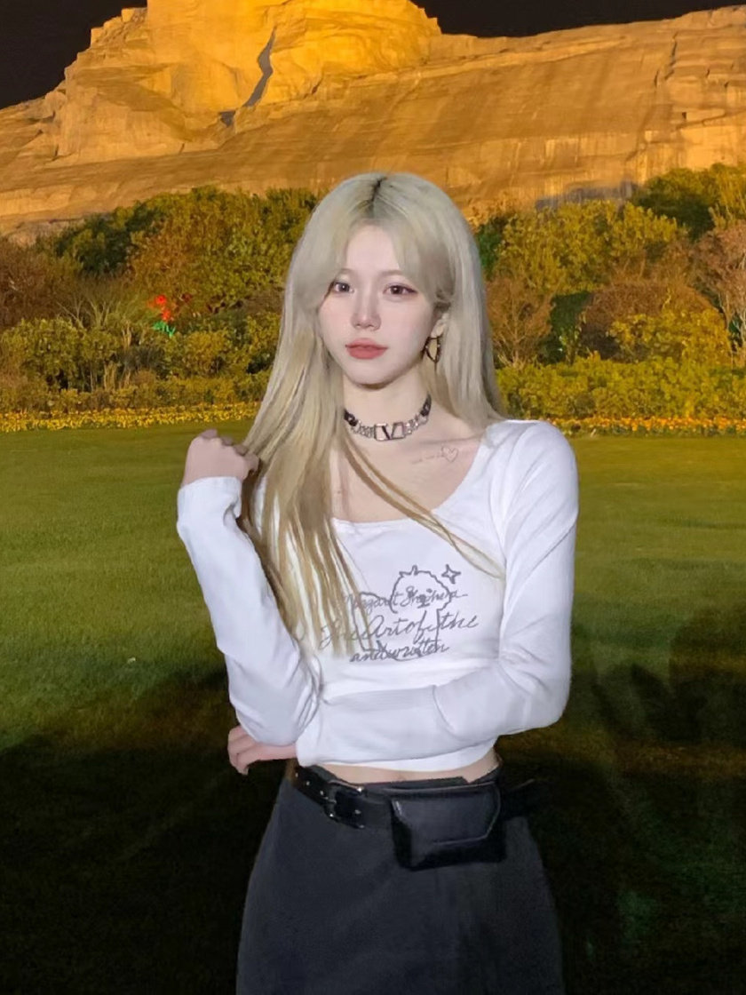 纯欲白色长袖T恤女秋季设计感小众印花修身内搭短款打底衫上衣潮