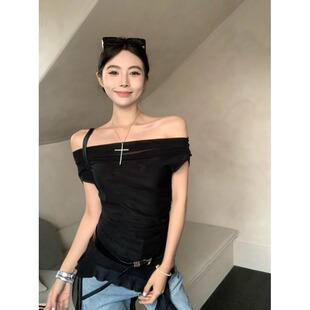 一字肩辣妹黑色短袖T恤女夏季荷叶边修身收腰纯欲设计感显瘦上衣