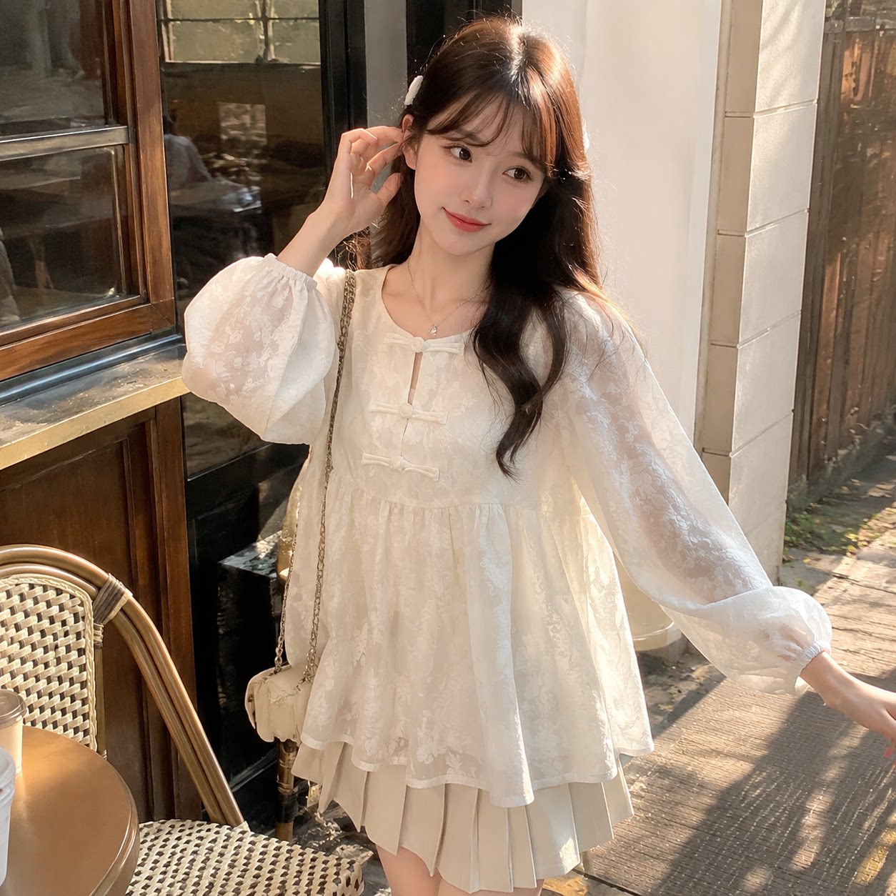 新中式立领盘扣杏色蕾丝娃娃衫