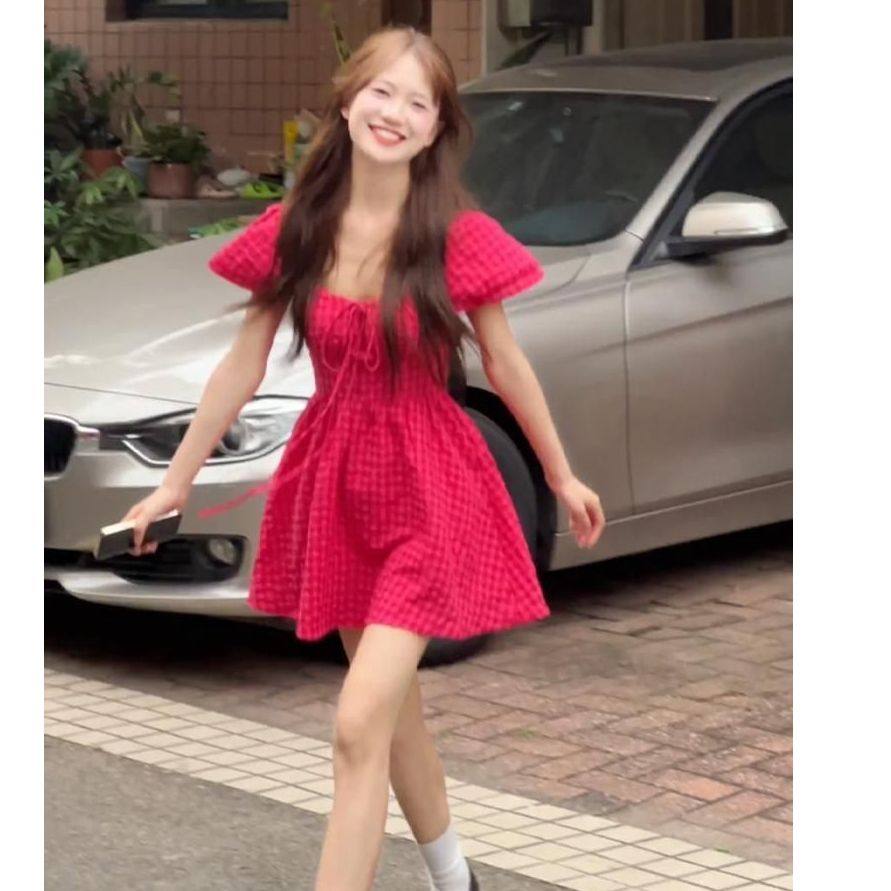 法式甜美玫红色格子小飞袖吊带连衣裙女夏收腰显瘦纯欲风少女裙子