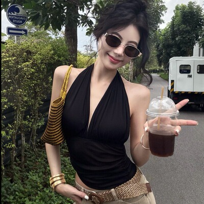 辣妹挂脖低V领露背网纱吊带背心