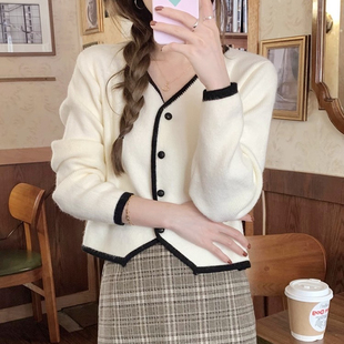 小香风撞色毛衣外套女设计感小众洋气v领短款不规则高级感针织衫