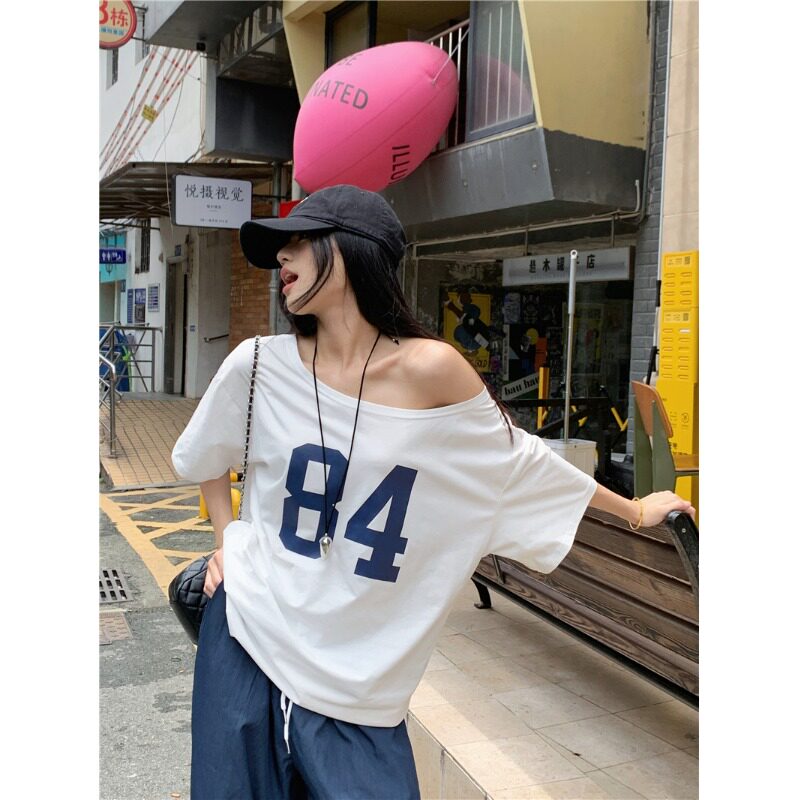 设计感字母印花露肩T恤女