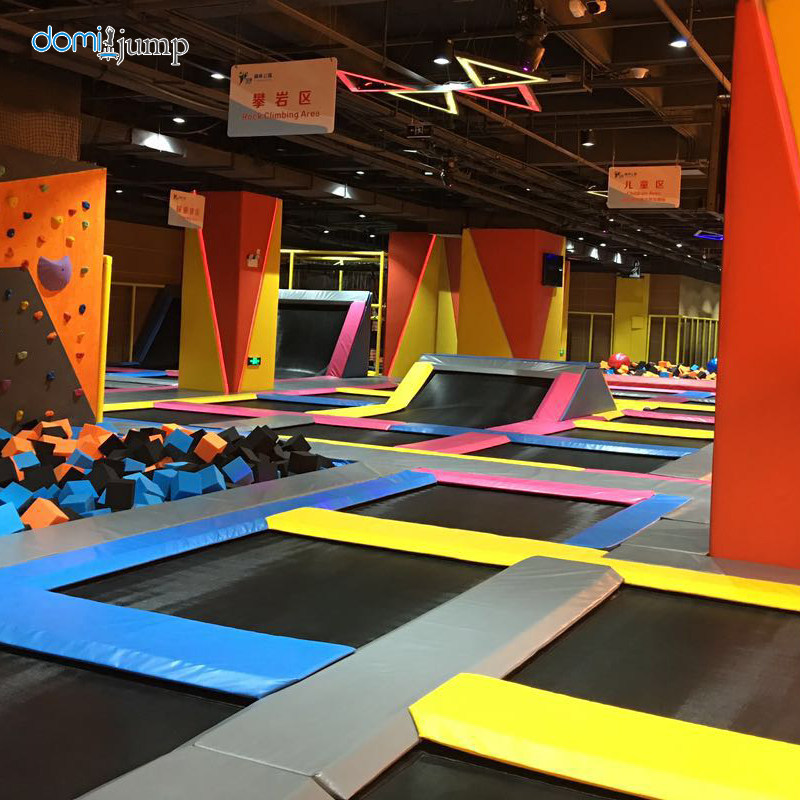 蹦床公园大型成人酷跑竞技健身游乐场设备儿童乐园组合定制蹦蹦床