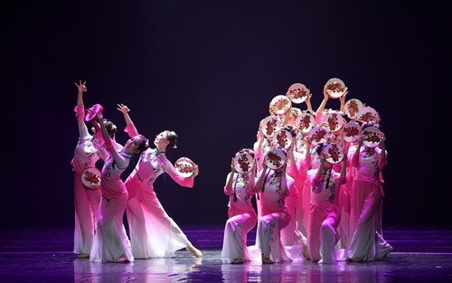 女古典舞粤绣粤美趣说巧鼓舞蹈服