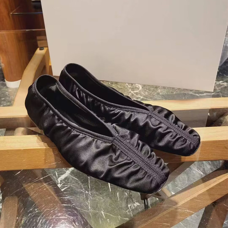 2024秋新款真丝褶皱芭蕾舞平底鞋女百搭真皮方头一脚蹬单鞋奶奶鞋