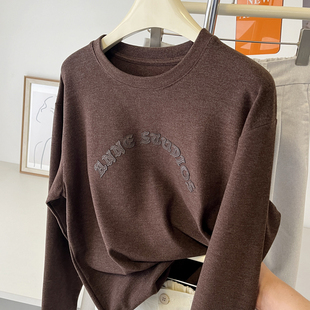 气质棕色 加厚磨毛字母长袖T恤韩版休闲圆领宽松显瘦内搭打底衫女