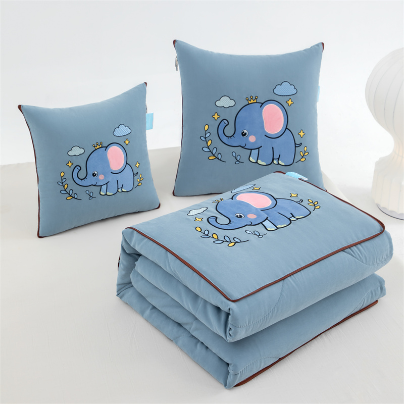抱枕被子两用个性可爱卡通刺绣靠枕办公室午睡空调被车内靠垫冬季