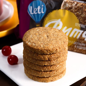 俄罗斯进口全燕麦粗粮饼干谷物颗粒混合亚麻籽果干代餐袋装零食品