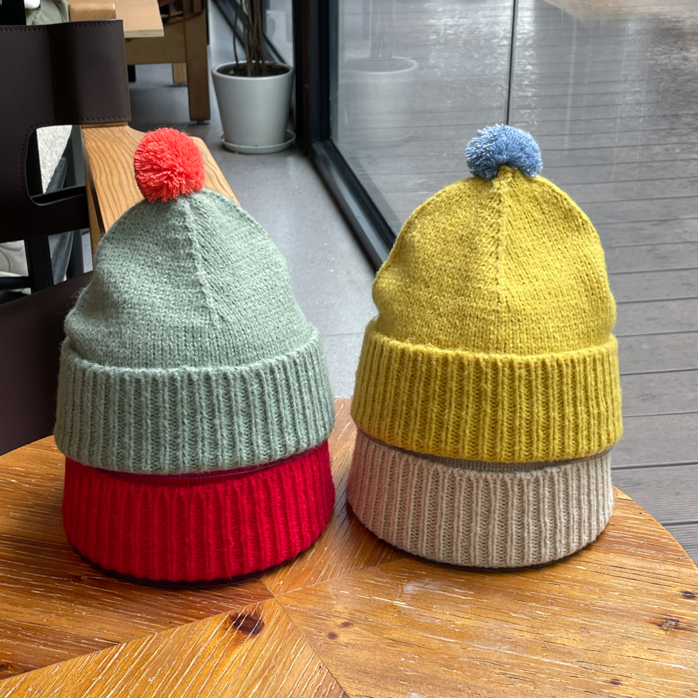 小毛球撞色大红色毛线帽女