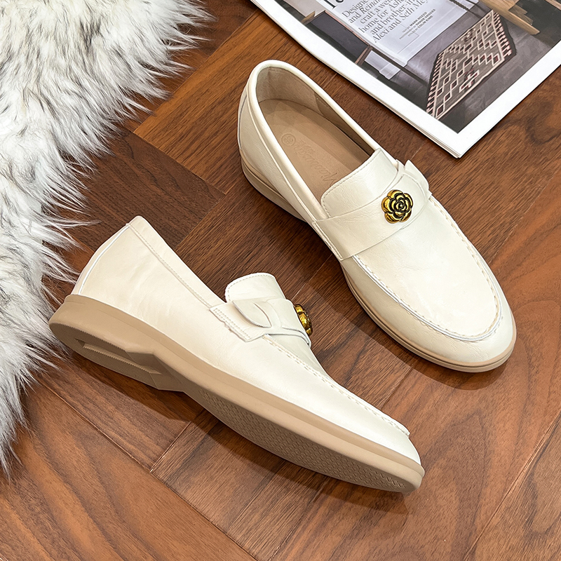 配裙子百搭气质小皮鞋单鞋女2026新款一脚蹬乐福鞋大码女鞋41-43