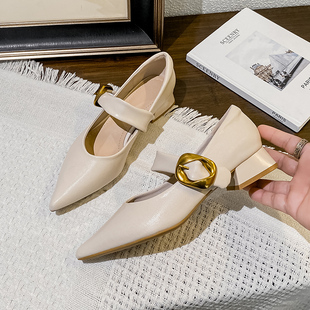 法式玛丽珍鞋尖头粗跟低跟配裙子早春漂亮单鞋女2026新款大码女鞋