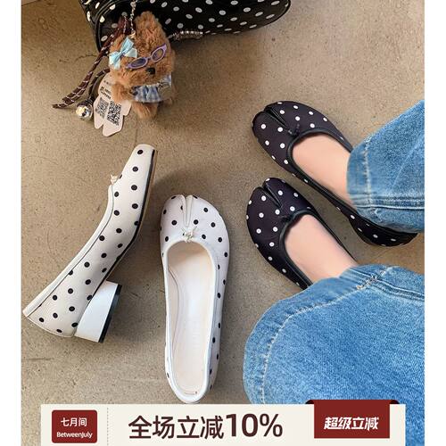 七月间法式波点芭蕾单鞋女2026新一脚蹬粗跟浅口猪蹄分趾鞋奶奶鞋