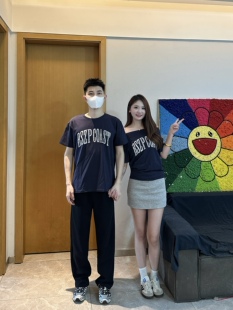 3KU夫妇夏季新款字母印花圆领短袖T恤男女情侣款女士一字肩短袖潮