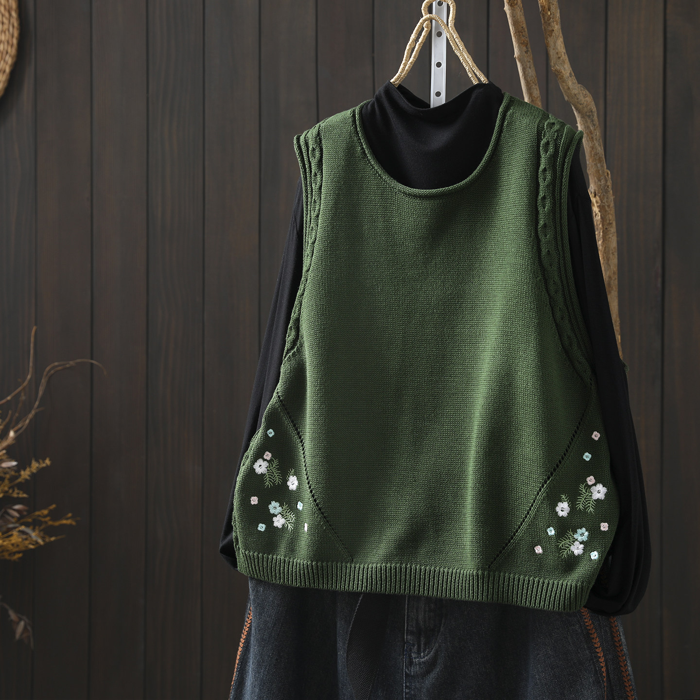 巨好看的叠穿马甲女新款2026初春文艺花朵刺绣无袖洋气针织小背心