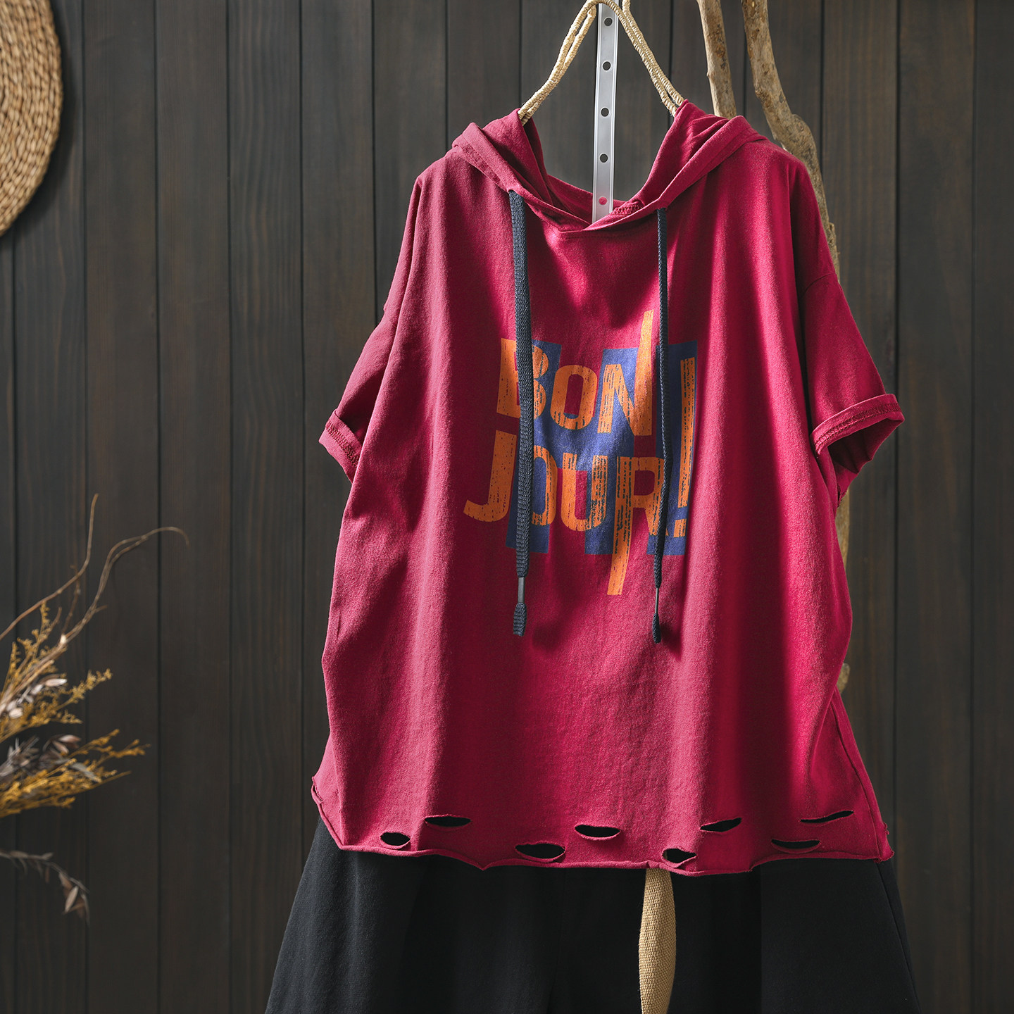 红色t恤女新款2026夏日新款胖mm连帽破洞印花超好看洋气显瘦短袖