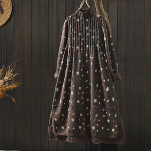 超好看的冬装连衣裙2026新款女半高领碎花针织设计感宽松打底长裙