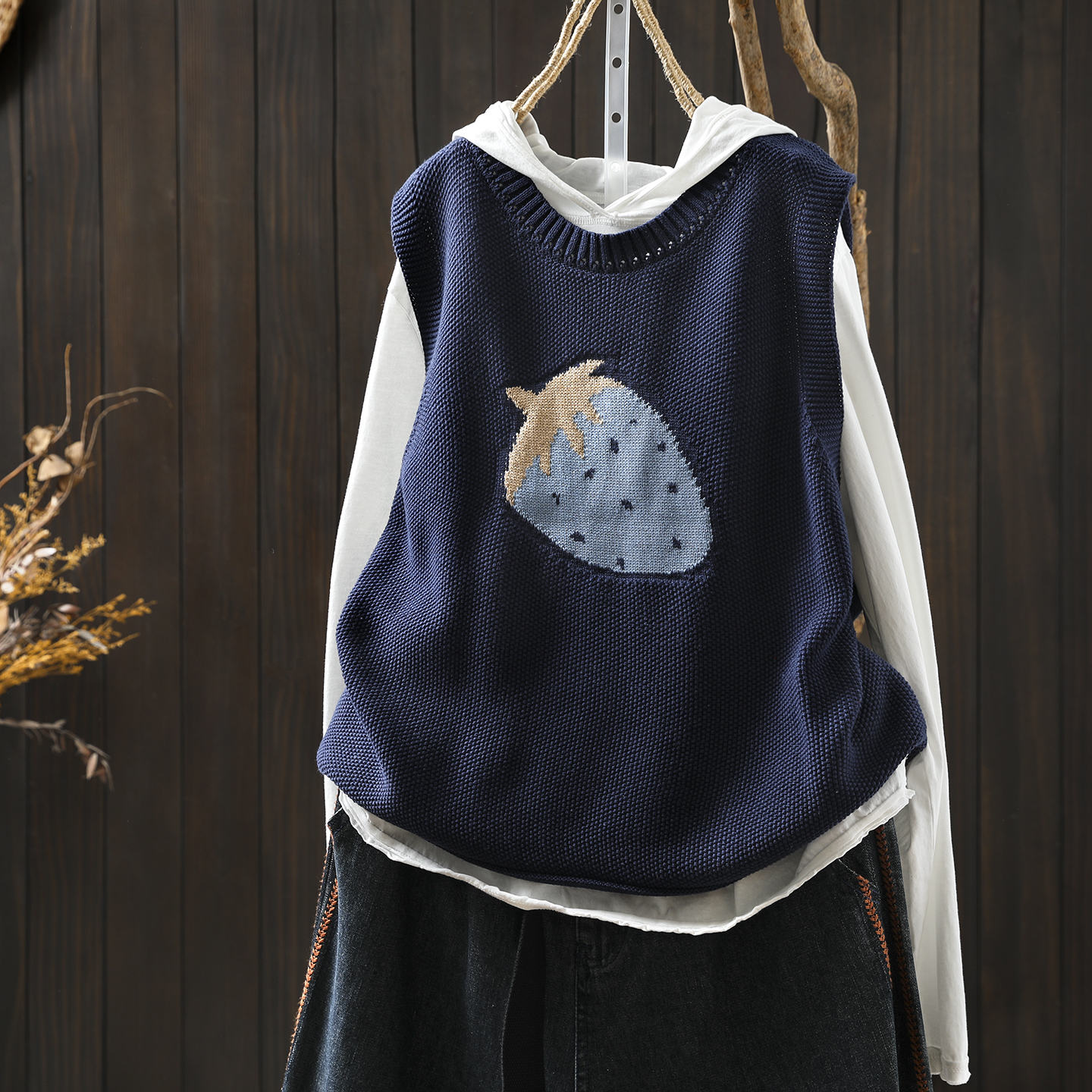 别致叠穿小马甲女款2025秋新款棉线针织草莓洋气减龄无袖坎肩背心