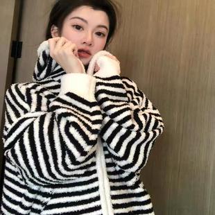 家居服套装 长裤 毛绒绒加厚保暖开衫 黑白条纹连帽半边绒睡衣女冬季