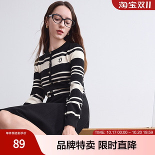 betu百图经典黑白条纹针织连衣裙字母绣花圆领长袖连衣裙