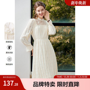 百图蕾丝拼接连衣裙冬新品 新颖国风植绒蕾丝中长裙