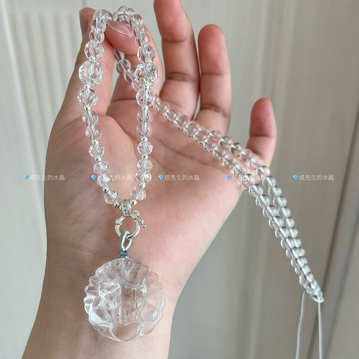 天然白水晶狐狸吊坠九尾狐狐牌项链圆牌情侣狐锁骨链全珠链礼物女
