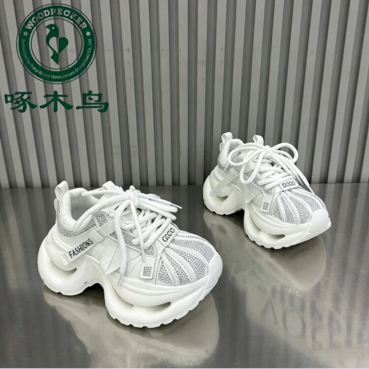 啄木鸟2026秋季厚底增高老爹鞋女水钻皮网面做旧系带时尚休闲女鞋