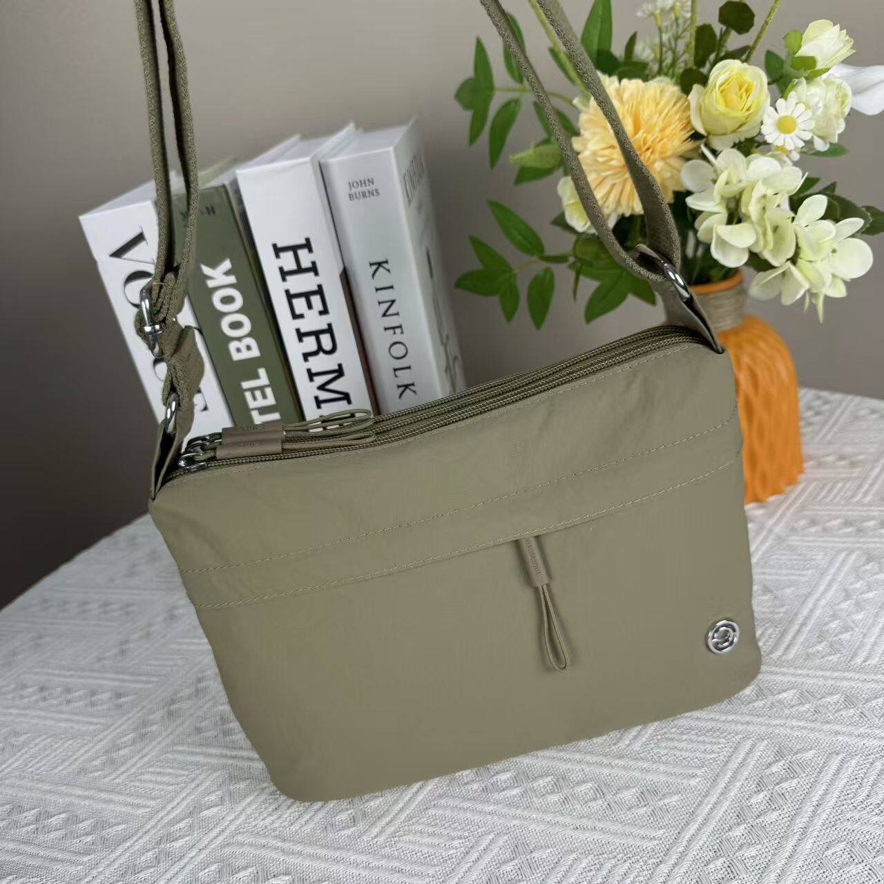 斜挎布包女小清新时尚百搭帆布包轻便防水单肩包散步尼龙布小背包