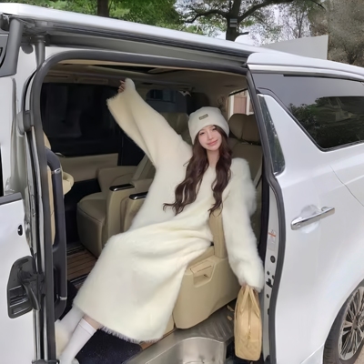 白色水貂绒针织连衣裙女冬