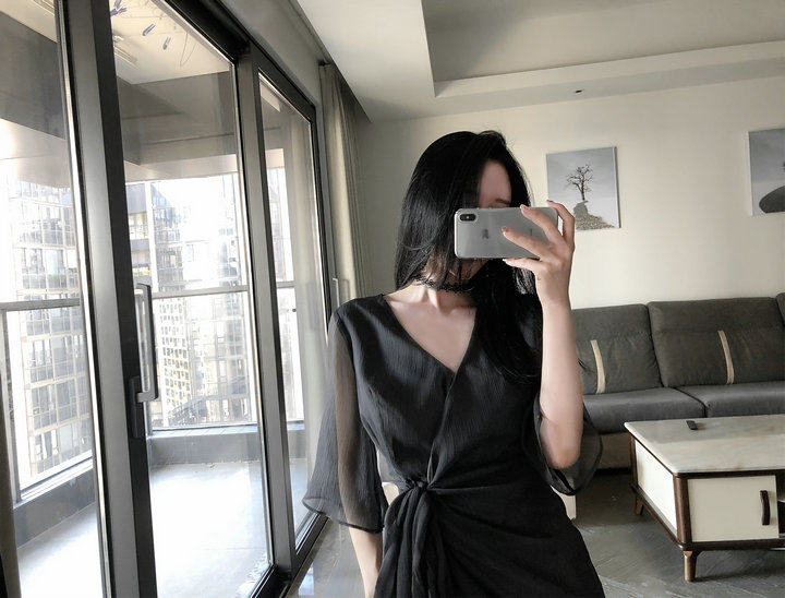 .S 设计女神睡衣风腰系带绑带喇叭袖复古气质显瘦V领连衣裙