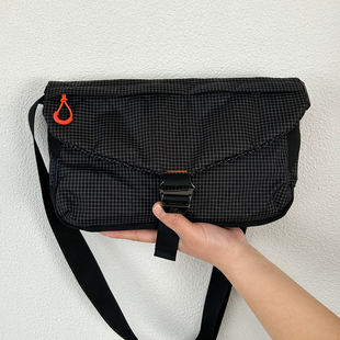 巨好看的斜挎包2026新款女单肩背包男高级感超轻便大容量百搭潮包