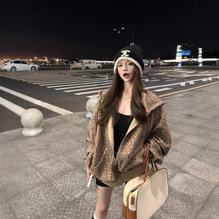 依之萌-2025新款秋天外套女美式复古连帽卫衣宽松休闲百搭显瘦大