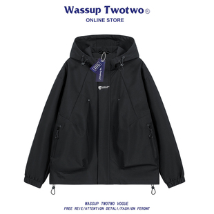 夹克 TWO街头复古简约连帽冲锋外套男女潮牌机能风工装 WASSUP TWO