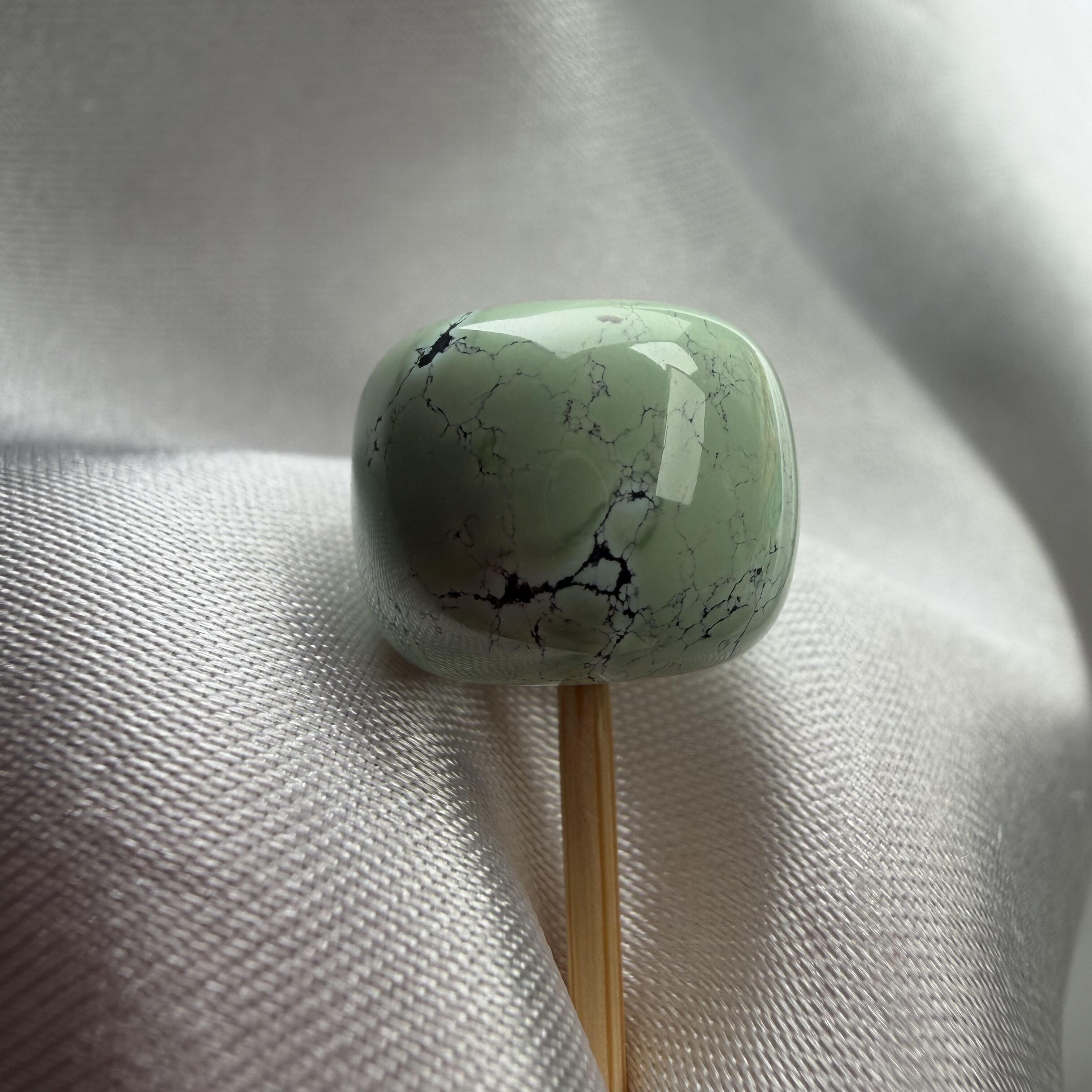 绿松石老型墩子13.2mm高10.8菜籽绿色水草纹原矿瓷釉级顶珠配饰