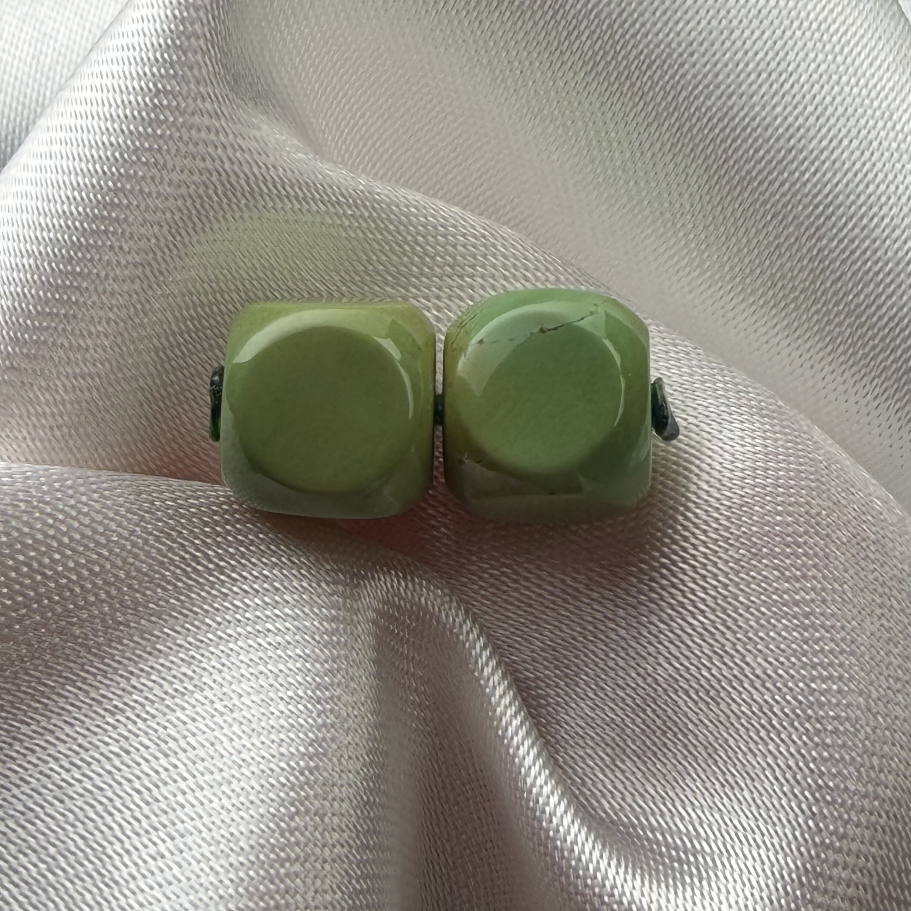 绿松石六方方块对面7.6mm对楞9.2湖北天然原矿瓷釉级苹果绿弟子珠